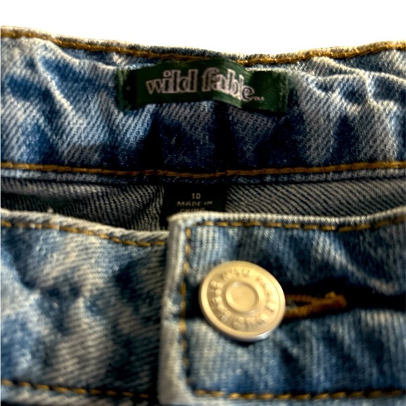 Wild Fable target brand women’s light wash distressed denim shorts - Picture 5 of 9